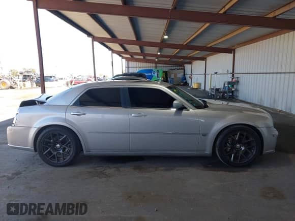 2006 Chrysler 300 C SRT-8 with VIN 2C3LA73W26H471000, listed as a IAAI auction lot 42884335 with 148,180 mi miles and . Bid and sale history available at DreamBid. Image 13.