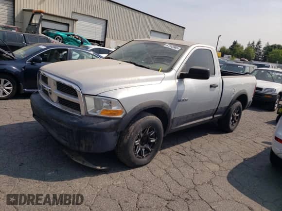 2009 Dodge 1500 ST с VIN 1D3HB16K39J509266, выставлен на аукционе Copart как лот 67242985 с пробегом Не указан миль и Чистый • Clean title. История ставок и продаж доступна на DreamBid. Изображение 1.