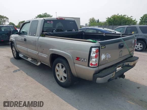 2000 GMC Sierra 1500 SLE z VIN 1GTEK19T3YZ297050, wystawiony jako IAAI lot #42407638 z przebiegiem 201 337 mil mil oraz . Historia ofert i sprzedaży dostępna na DreamBid. Obrazek 3.