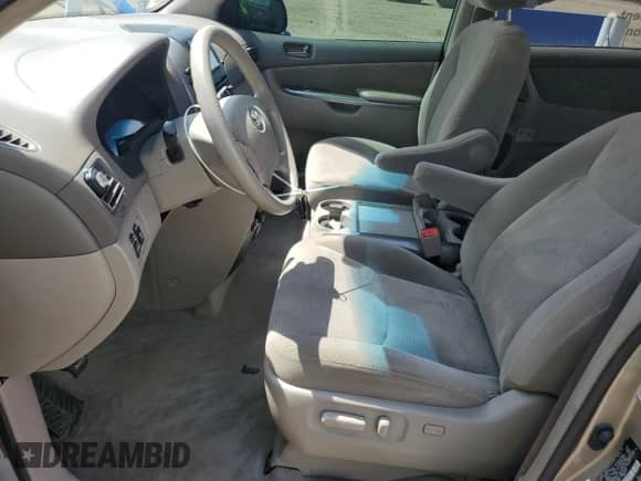 2010 Toyota Sienna CE с VIN 5TDKK4CC1AS337677, выставлен на аукционе Copart как лот 65573065 с пробегом 84 827 миль миль и Списание • Salvage title. История ставок и продаж доступна на DreamBid. Изображение 7.