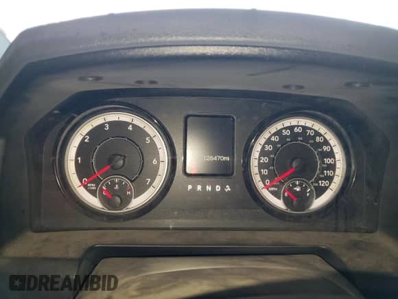 2018 Ram 1500 Express z VIN 1C6RR6FG5JS280628, wystawiony jako Copart lot #61007805 z przebiegiem 128 470 mil mil oraz Szkoda całkowita • Salvage title. Historia ofert i sprzedaży dostępna na DreamBid. Obrazek 9.