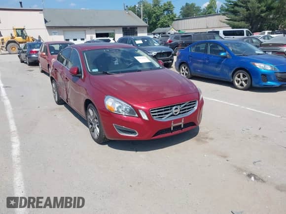 2012 Volvo S60 T6 с VIN YV1902FHXC2135120, выставлен на аукционе IAAI как лот 42952256 с пробегом 161 343 миль миль и . История ставок и продаж доступна на DreamBid. Изображение 1.
