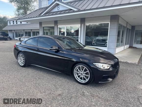 2014 BMW 4 Series 435i xDrive z VIN WBA3R5C50EF784642, wystawiony jako IAAI lot #42238764 z przebiegiem 80 550 mil mil oraz . Historia ofert i sprzedaży dostępna na DreamBid. Obrazek 1.