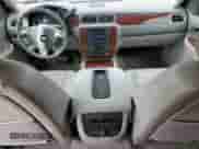 2009 Chevrolet Suburban LTZ z VIN 1GNFK36369R190572, wystawiony jako Copart lot #50786325 z przebiegiem 133 028 mil mil oraz Szkoda całkowita • Salvage title. Historia ofert i sprzedaży dostępna na DreamBid. Obrazek 8.