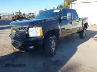 2014 Chevrolet Silverado 2500HD LT z VIN 1GC1KXE89EF185286, wystawiony jako IAAI lot #43495877 z przebiegiem 141 817 mil mil oraz . Historia ofert i sprzedaży dostępna na DreamBid. Obrazek 2.