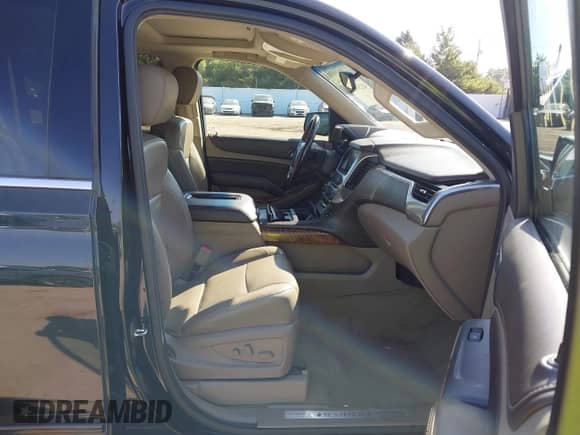 2016 Chevrolet Suburban LTZ z VIN 1GNSKJKC8GR446281, wystawiony jako IAAI lot #43237466 z przebiegiem 92 963 mil mil oraz . Historia ofert i sprzedaży dostępna na DreamBid. Obrazek 5.