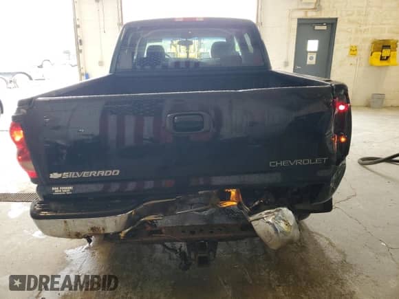 2006 Chevrolet Silverado 1500 LS with VIN 2GCEK13V761319261, listed as a Copart auction lot 67225055 with 104,527 mi miles and Salvage title. Bid and sale history available at DreamBid. Image 6.