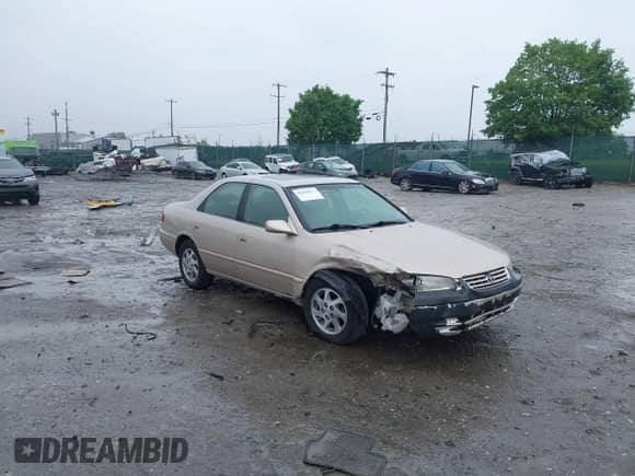 1997 Toyota Camry LE z VIN 4T1BF22K0VU004174, wystawiony jako IAAI lot #42254679 z przebiegiem 206 023 mil mil oraz . Historia ofert i sprzedaży dostępna na DreamBid. Obrazek 1.
