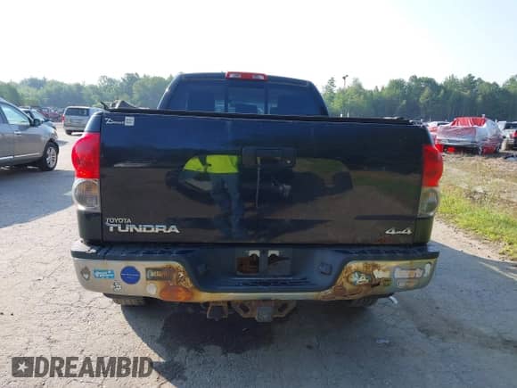 2009 Toyota Tundra SR5 с VIN 5TFBV54129X086636, выставлен на аукционе IAAI как лот 42702855 с пробегом 226 185 миль миль и . История ставок и продаж доступна на DreamBid. Изображение 16.