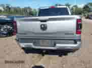 2022 Ram 1500 Laramie z VIN 1C6SRFJT3NN188430, wystawiony jako IAAI lot #43078067 z przebiegiem 26 073 mil mil oraz . Historia ofert i sprzedaży dostępna na DreamBid. Obrazek 16.