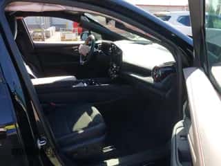 2024 Chevrolet Blazer EV eAWD RS z VIN 3GNKDCRJ8RS176964, wystawiony jako IAAI lot #42862558 z przebiegiem 10 034 mil mil oraz . Historia ofert i sprzedaży dostępna na DreamBid. Obrazek 5.