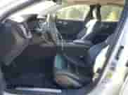 2024 Volvo S60 Plus Dark Theme z VIN 7JRL12FL3RG280977, wystawiony jako Copart lot #84880075 z przebiegiem 41 594 mil mil oraz Czysty tytuł • Clean title. Historia ofert i sprzedaży dostępna na DreamBid. Obrazek 7.