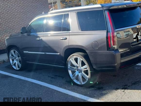2015 Cadillac Escalade Premium z VIN 1GYS4NKJ3FR708922, wystawiony jako Copart lot #90539155 z przebiegiem 170 591 mil mil oraz Czysty tytuł • Clean title. Historia ofert i sprzedaży dostępna na DreamBid. Obrazek 3.