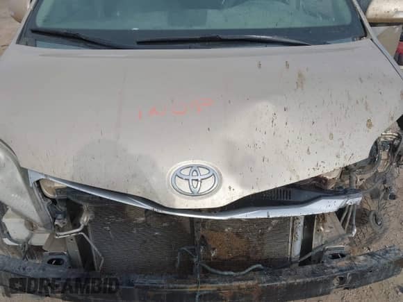 2013 Toyota Sienna XLE AAS with VIN 5TDYK3DC1DS333877, listed as a IAAI auction lot 40481401 with 183,658 mi miles and . Bid and sale history available at DreamBid. Image 10.