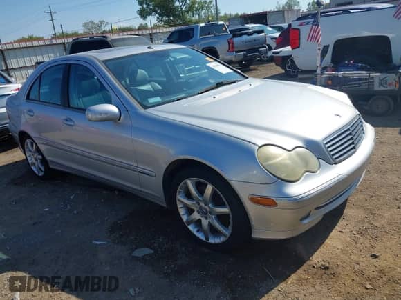 2003 Mercedes-Benz C 230 Kompressor z VIN WDBRF40J63F410243, wystawiony jako IAAI lot #43445817 z przebiegiem Nie podano mil oraz . Historia ofert i sprzedaży dostępna na DreamBid. Obrazek 1.