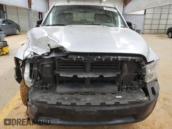 2016 Ram 1500 Tradesman z VIN 1C6RR6KG7GS268267, wystawiony jako Copart lot #88013285 z przebiegiem 204 592 mil mil oraz Szkoda całkowita • Salvage title. Historia ofert i sprzedaży dostępna na DreamBid. Obrazek 5.