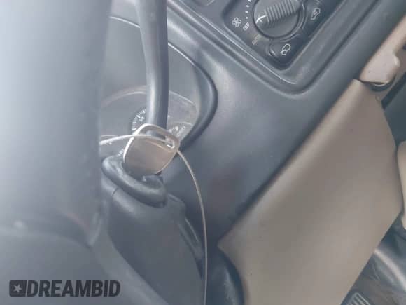 2002 Chevrolet Avalanche с VIN 3GNEC13T62G218460, выставлен на аукционе IAAI как лот 42511292 с пробегом 317 292 миль миль и . История ставок и продаж доступна на DreamBid. Изображение 11.