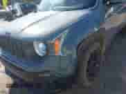 2017 Jeep Renegade Latitude z VIN ZACCJABB4HPG16935, wystawiony jako IAAI lot #41843666 z przebiegiem 37 835 mil mil oraz . Historia ofert i sprzedaży dostępna na DreamBid. Obrazek 6.