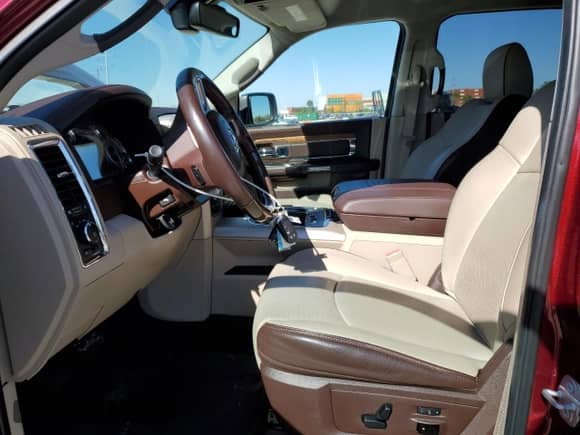 2018 Ram 1500 Longhorn z VIN 1C6RR7PT9JS203987, wystawiony jako Copart lot #85315175 z przebiegiem 53 864 mil mil oraz Szkoda całkowita • Salvage title. Historia ofert i sprzedaży dostępna na DreamBid. Obrazek 7.