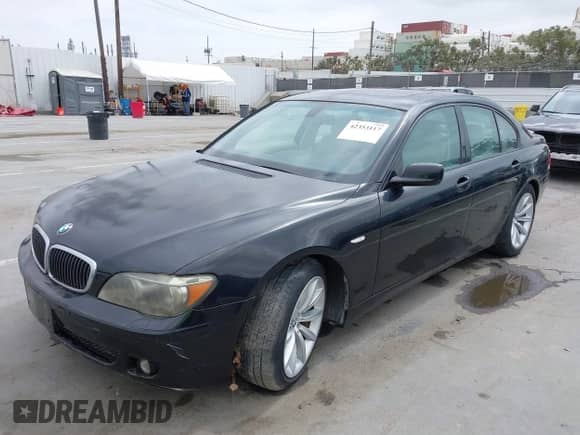 2006 BMW 7 Series 750i с VIN WBAHL83596DT01154, выставлен на аукционе IAAI как лот 42353117 с пробегом 129 771 миль миль и . История ставок и продаж доступна на DreamBid. Изображение 6.