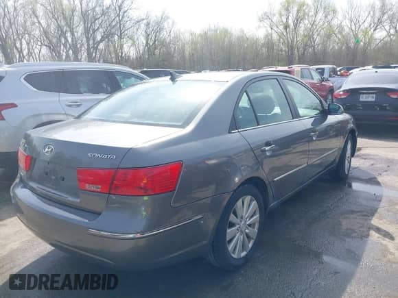 2009 Hyundai Sonata Limited with VIN 5NPEU46C69H522120, listed as a IAAI auction lot 41872754 with 92,528 mi miles and . Bid and sale history available at DreamBid. Image 4.