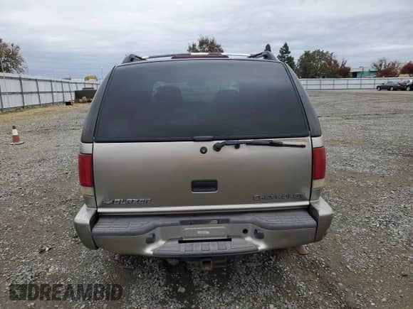 2000 Chevrolet Blazer LT with VIN 1GNCS13W2Y2397280, listed as a Copart auction lot 81970654 with 154,674 mi miles and Salvage title. Bid and sale history available at DreamBid. Image 6.