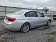 2018 BMW 3 Series 320i xDrive z VIN WBA8A3C55JK763689, wystawiony jako Copart lot #82460725 z przebiegiem 19 730 mil mil oraz Szkoda całkowita • Salvage title. Historia ofert i sprzedaży dostępna na DreamBid. Obrazek 3.