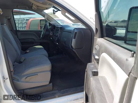 2016 Chevrolet Silverado 2500HD Work Truck z VIN 1GC2KUE84GZ265163, wystawiony jako IAAI lot #42796264 z przebiegiem 239 706 mil mil oraz . Historia ofert i sprzedaży dostępna na DreamBid. Obrazek 5.