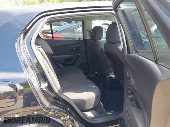 2020 Chevrolet Trax LS with VIN KL7CJKSB8LB063986, listed as a IAAI auction lot 43080468 with 35,999 mi miles and . Bid and sale history available at DreamBid. Image 8.