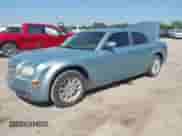 2008 Chrysler 300 Touring с VIN 2C3KA53G88H269242, выставлен на аукционе IAAI как лот 43208438 с пробегом 179 818 миль миль и . История ставок и продаж доступна на DreamBid. Изображение 2.