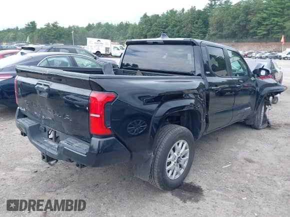 2024 Toyota Tacoma SR5 z VIN 3TYLB5JN3RT002144, wystawiony jako IAAI lot #42727494 z przebiegiem 20 489 mil mil oraz . Historia ofert i sprzedaży dostępna na DreamBid. Obrazek 4.
