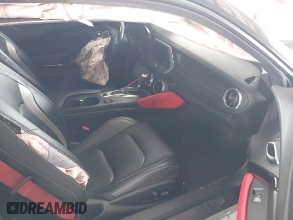 2022 Chevrolet Camaro 2LT z VIN 1G1FD1RS8N0108357, wystawiony jako IAAI lot #43224987 z przebiegiem 51 583 mil mil oraz . Historia ofert i sprzedaży dostępna na DreamBid. Obrazek 5.