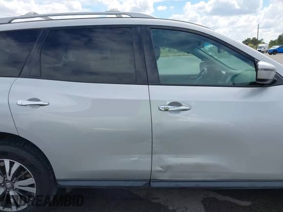 2017 Nissan Pathfinder S with VIN 5N1DR2MN7HC912686, listed as a IAAI auction lot 43404712 with 148,951 mi miles and . Bid and sale history available at DreamBid. Image 14.