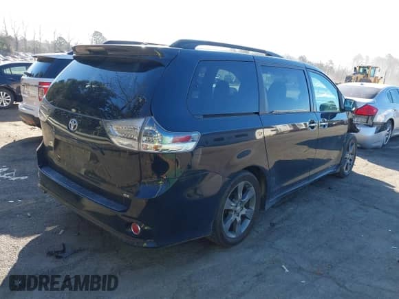2016 Toyota Sienna SE with VIN 5TDXK3DC9GS696394, listed as a IAAI auction lot 41769158 with 199,226 mi miles and . Bid and sale history available at DreamBid. Image 4.