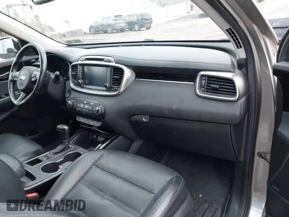 2018 Kia Sorento SX z VIN 5XYPKDA59JG366609, wystawiony jako IAAI lot #41090231 z przebiegiem 72 696 mil mil oraz . Historia ofert i sprzedaży dostępna na DreamBid. Obrazek 5.