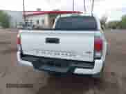 2021 Toyota Tacoma SR5 с VIN 5TFAZ5CN3MX115168, выставлен на аукционе IAAI как лот 43085128 с пробегом 58 720 миль миль и . История ставок и продаж доступна на DreamBid. Изображение 16.