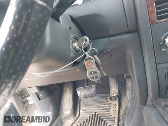 2002 Jeep Grand Cherokee Overland с VIN 1J8GW68J42C168795, выставлен на аукционе IAAI как лот 42349333 с пробегом 158 339 миль миль и . История ставок и продаж доступна на DreamBid. Изображение 11.