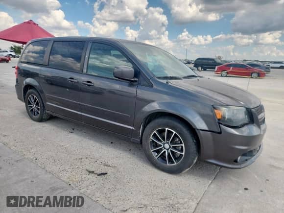 2016 Dodge Grand Caravan R/T with VIN 2C4RDGEG9GR323330, listed as a Copart auction lot 85742825 with 129,748 mi miles and Clean title. Bid and sale history available at DreamBid. Image 4.
