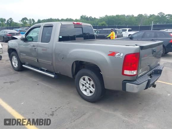2007 GMC Sierra 1500 SLE2 z VIN 1GTEK19087Z523488, wystawiony jako IAAI lot #42368261 z przebiegiem 90 143 mil mil oraz . Historia ofert i sprzedaży dostępna na DreamBid. Obrazek 3.