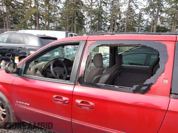 2001 Dodge Caravan EX with VIN 2B8GP74L11R292624, listed as a IAAI auction lot 41730971 with 238,764 mi miles and . Bid and sale history available at DreamBid. Image 6.