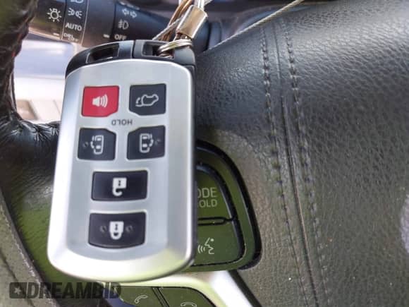 2019 Toyota Sienna XLE Auto Access Seat with VIN 5TDYZ3DC1KS008414, listed as a IAAI auction lot 42925883 with 57,516 mi miles and . Bid and sale history available at DreamBid. Image 11.