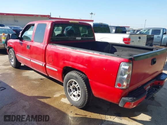 2000 GMC Sierra 1500 SLE z VIN 1GTEC19V4YZ273841, wystawiony jako IAAI lot #41981942 z przebiegiem 357 003 mil mil oraz . Historia ofert i sprzedaży dostępna na DreamBid. Obrazek 3.