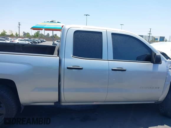2017 Chevrolet Silverado 1500 Custom с VIN 1GCRCPEC5HZ186930, выставлен на аукционе IAAI как лот 42474787 с пробегом 103 527 миль миль и . История ставок и продаж доступна на DreamBid. Изображение 13.
