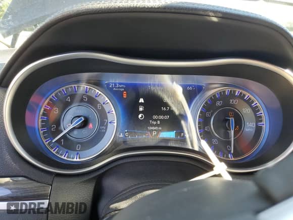 2017 Chrysler 300 Limited с VIN 2C3CCAAG2HH521688, выставлен на аукционе Copart как лот 69904475 с пробегом 124 945 миль миль и Списание • Salvage title. История ставок и продаж доступна на DreamBid. Изображение 9.