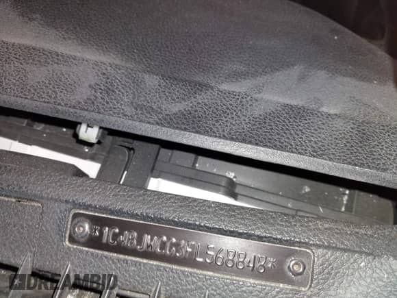 2015 Jeep Wrangler Rubicon Hard Rock z VIN 1C4BJWCG3FL568848, wystawiony jako IAAI lot #42243059 z przebiegiem 60 860 mil mil oraz . Historia ofert i sprzedaży dostępna na DreamBid. Obrazek 9.