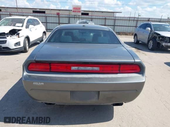 2011 Dodge Challenger z VIN 2B3CJ4DG5BH603714, wystawiony jako IAAI lot #43386407 z przebiegiem 184 050 mil mil oraz . Historia ofert i sprzedaży dostępna na DreamBid. Obrazek 16.