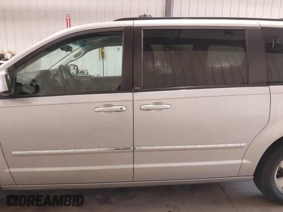 2009 Dodge Grand Caravan SXT with VIN 2D8HN54199R671630, listed as a IAAI auction lot 42836838 with 178,272 mi miles and . Bid and sale history available at DreamBid. Image 15.