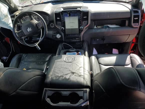 2022 Ram 1500 Rebel z VIN 1C6SRFLM5NN150462, wystawiony jako Copart lot #46735675 z przebiegiem 89 781 mil mil oraz Szkoda całkowita • Salvage title. Historia ofert i sprzedaży dostępna na DreamBid. Obrazek 8.