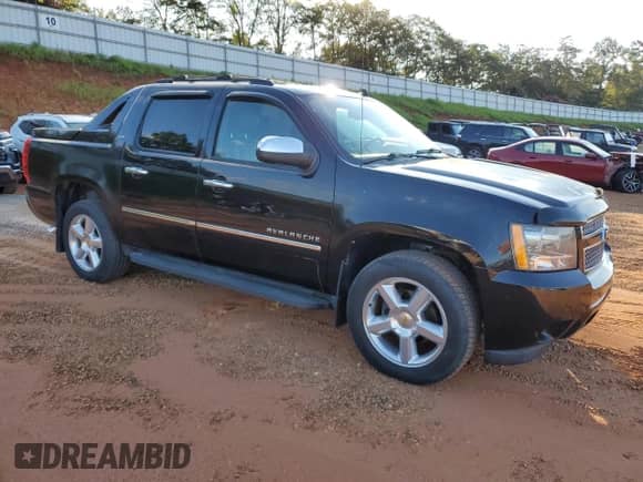 2011 Chevrolet Avalanche LTZ z VIN 3GNTKGE38BG211729, wystawiony jako Copart lot #70731595 z przebiegiem 118 545 mil mil oraz Szkoda całkowita • Salvage title. Historia ofert i sprzedaży dostępna na DreamBid. Obrazek 4.