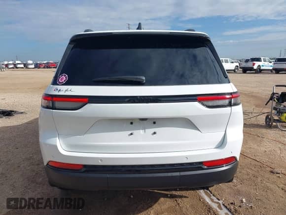 2025 Jeep Grand Cherokee Altitude z VIN 1C4RJGAG4SC294111, wystawiony jako IAAI lot #42546598 z przebiegiem 2 027 mil mil oraz . Historia ofert i sprzedaży dostępna na DreamBid. Obrazek 16.